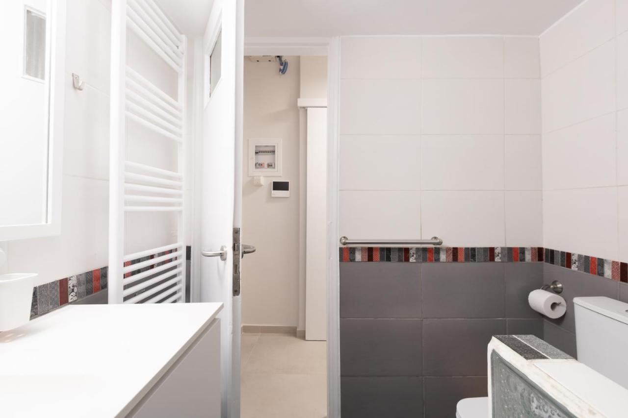 Modern 2-Bedroom Apt, 200M From The Acropolis Athens Exterior photo